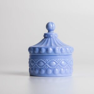 potiche em opalina azul
