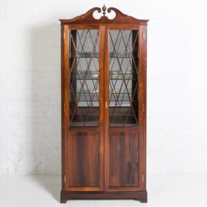 Vitrine ao estilo inglês em Jacarandá