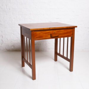 Mesa auxiliar em Madeira